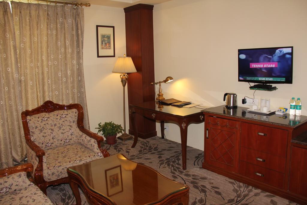 Royale De Casa Hotel Guwahati Exterior foto