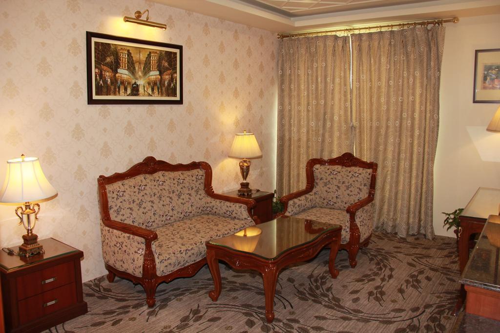 Royale De Casa Hotel Guwahati Exterior foto