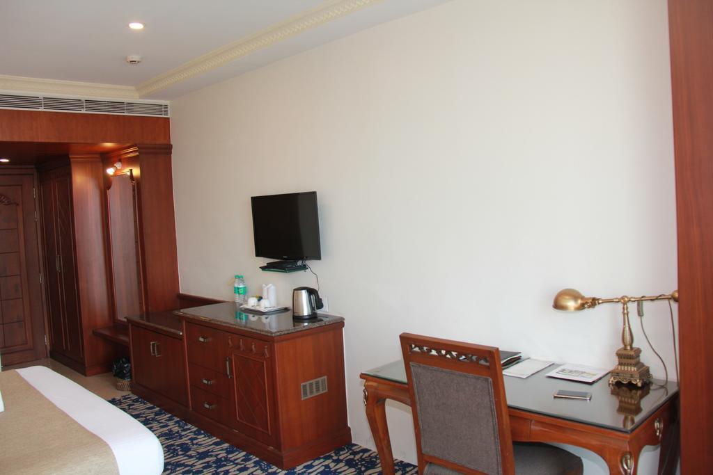 Royale De Casa Hotel Guwahati Exterior foto