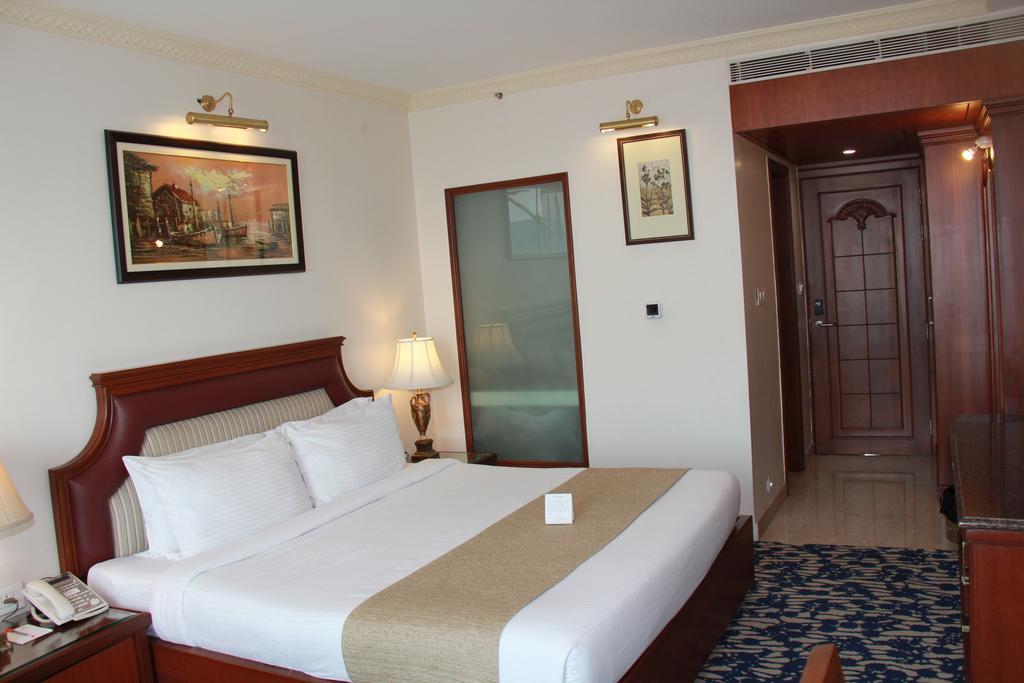 Royale De Casa Hotel Guwahati Exterior foto