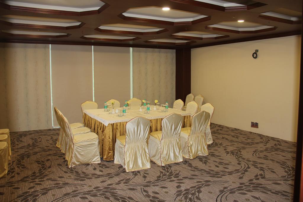 Royale De Casa Hotel Guwahati Exterior foto