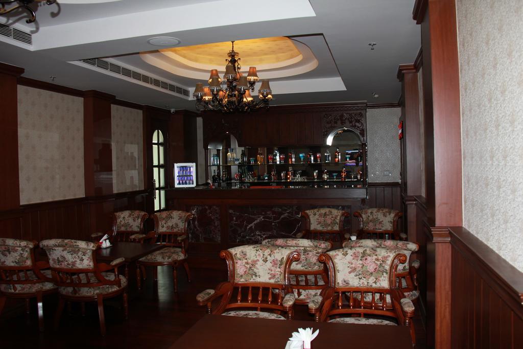 Royale De Casa Hotel Guwahati Exterior foto